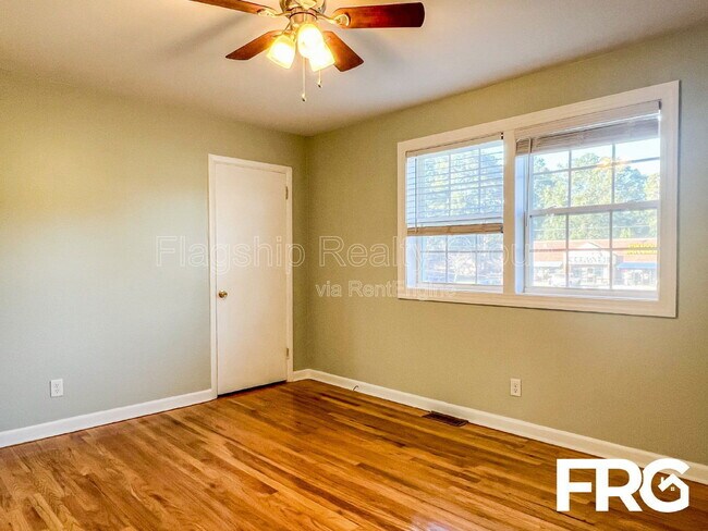 Building Photo - 111 W 15th St