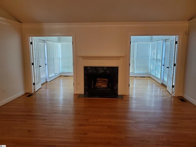 Building Photo - 1233 Shadow Way
