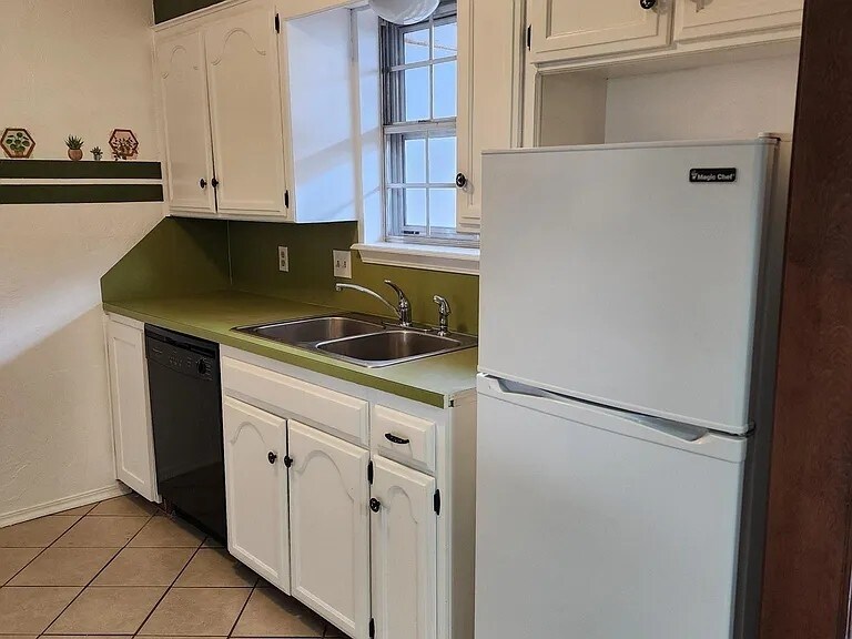 Building Photo - 11307 N May Ave