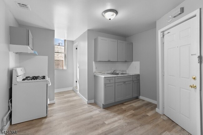 Building Photo - 23 Monroe St