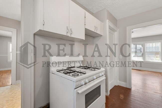 Building Photo - 129 N Meridian Ave