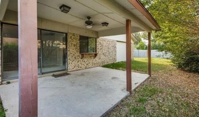 Building Photo - 803 Meadowlark Dr