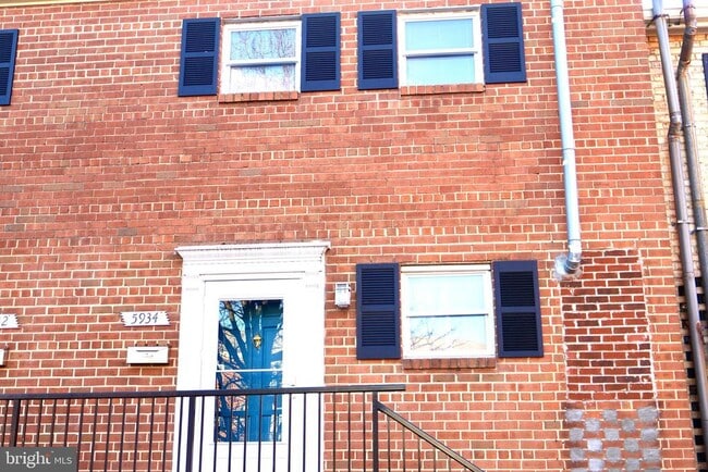 Building Photo - 5934 Mayflower Ct