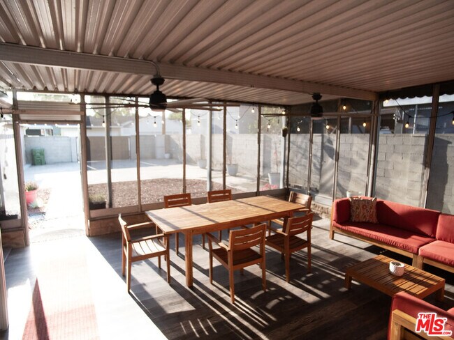 Building Photo - 6413 White Oak Ave