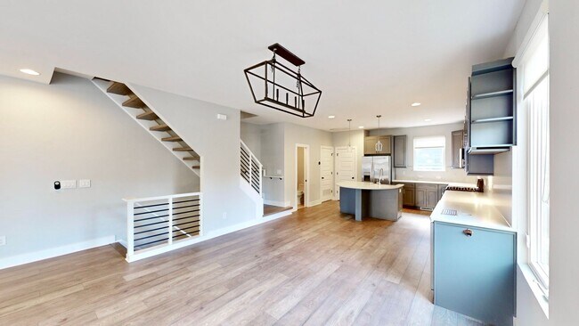 Building Photo - 208 Walnut Ave