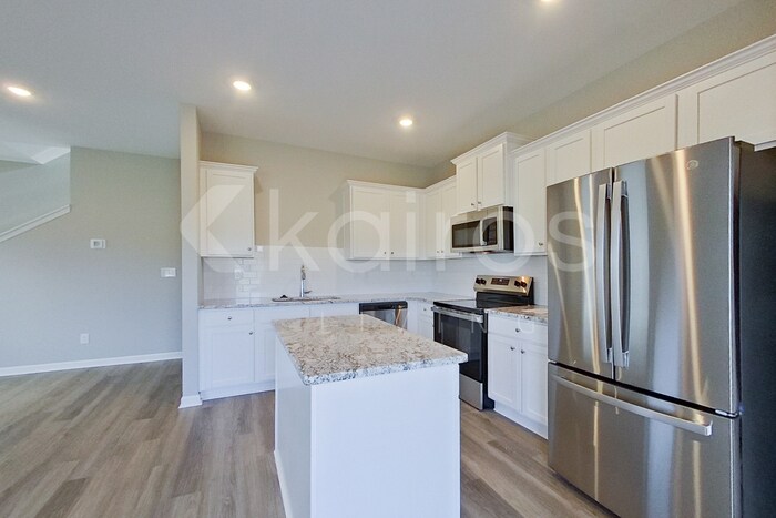 Building Photo - 928 Silent Barge Cv