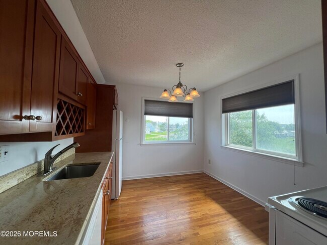 Building Photo - 50 Valentine St