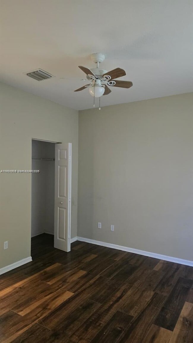 Building Photo - 2002 Freeport Dr