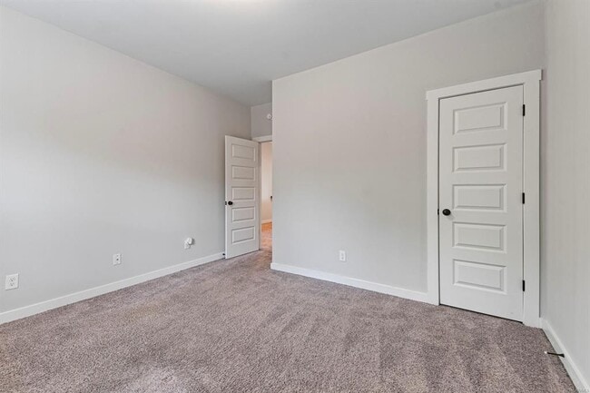Building Photo - 731 Hedgefield Way