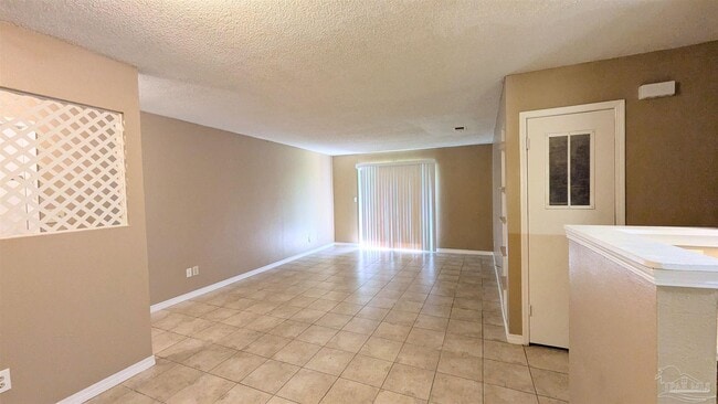 Building Photo - 8160 Stonebrook Dr
