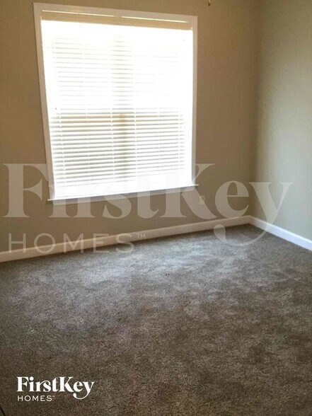 Building Photo - 1628 Needle Oak Dr