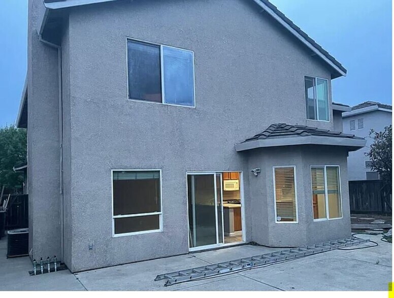 Building Photo - 1437 Mayfield St