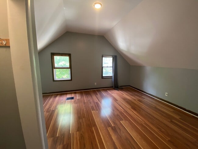 Building Photo - 622 Minor Ave