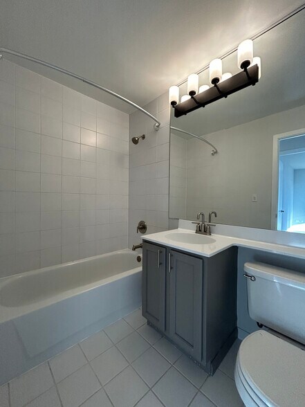 Building Photo - 1350 N Dearborn St