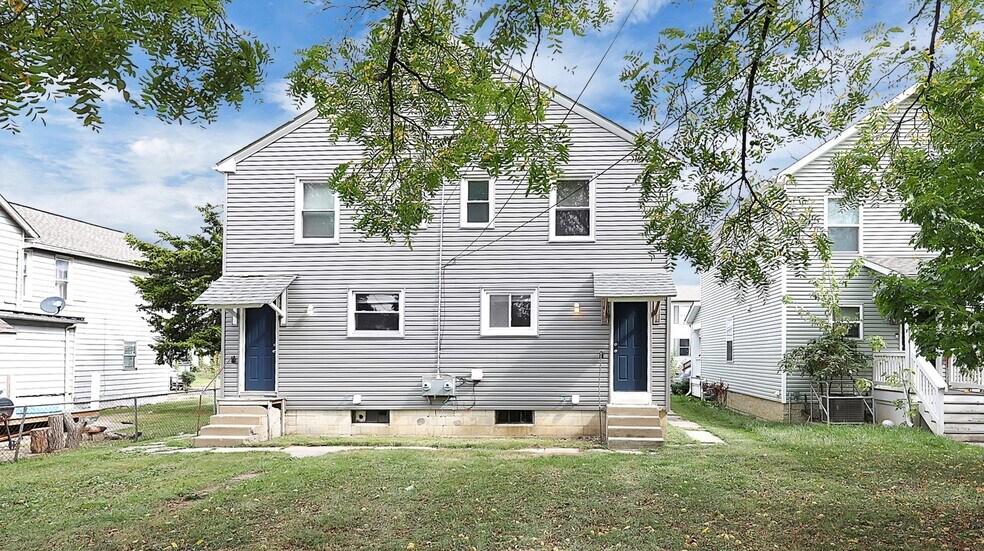 Building Photo - 223 S Warren Ave