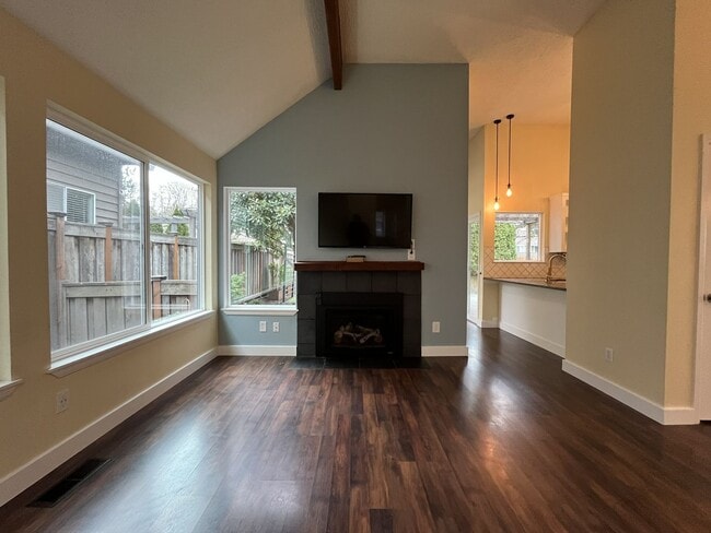 Building Photo - Stunning Lake Oswego Home with Outdoor Retreat, Vaulted Ceilings & Walk-In Closet