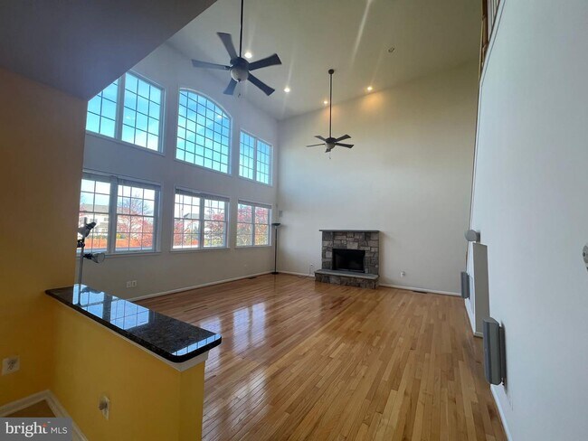 Building Photo - 43554 Freeport Pl