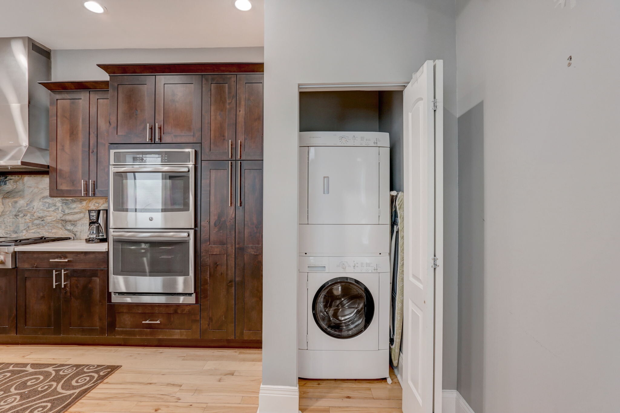 Building Photo - 20 W Ontario St