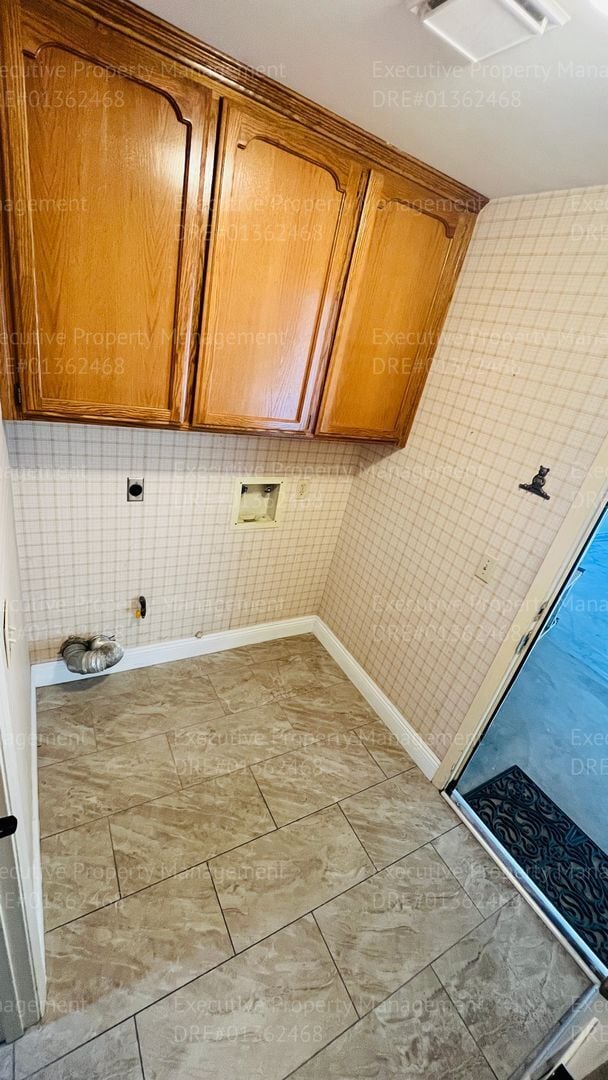 Building Photo - 3 bedroom/ 2 bathroom home located near Old River Rd/ White Ln