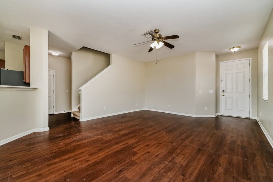 Building Photo - 11050 Golden Silence Dr