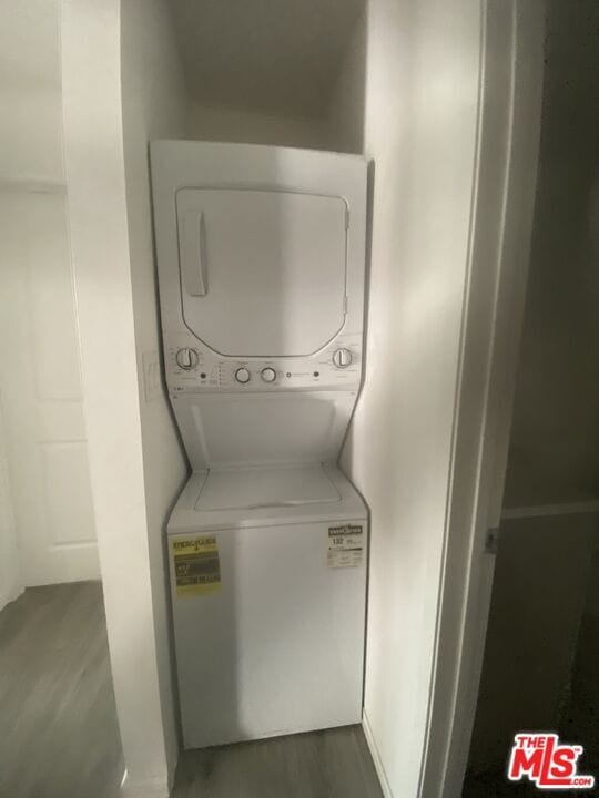 Building Photo - 18601 Hiawatha St