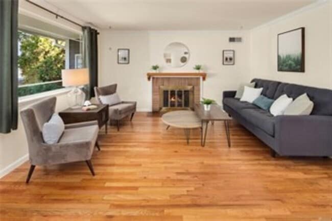 Building Photo - 3247 NE 97th St