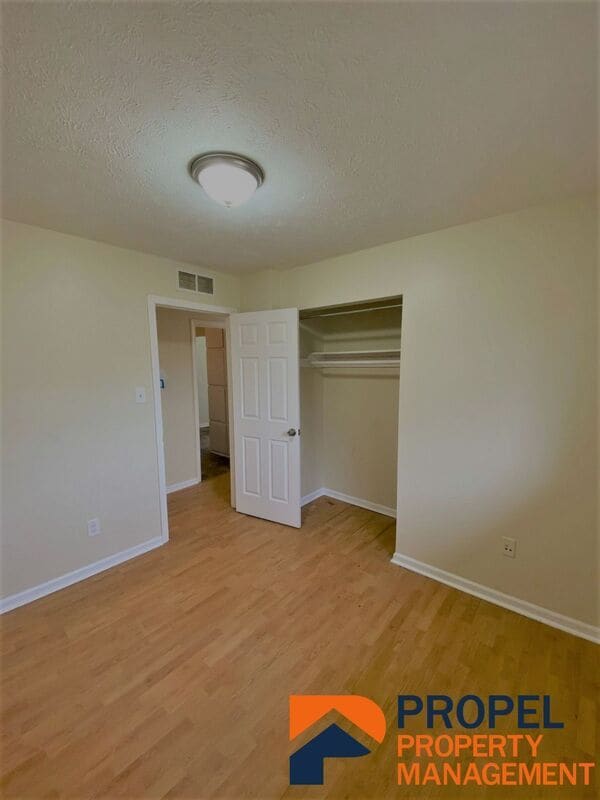 Building Photo - 1201 Red Leaf Ln