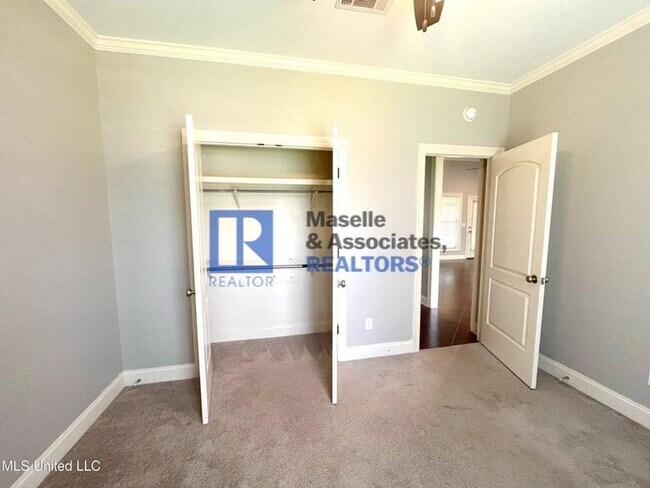 Building Photo - 3 bedroom/2 bath house in 042 Brandon!