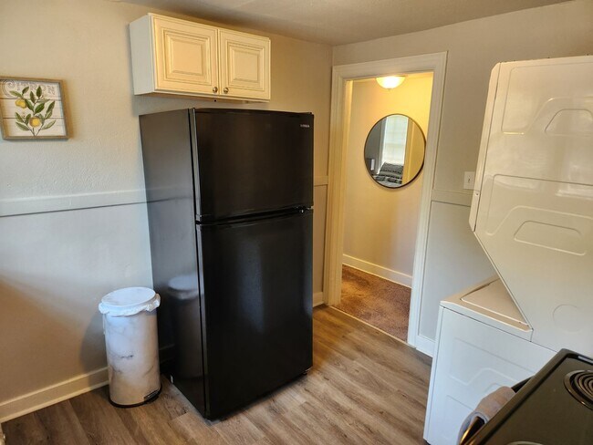 Building Photo - Cozy Apartment located near UAMS!