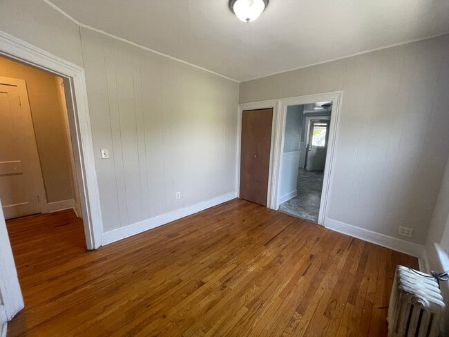 Building Photo - Comfortable, pet-friendly 2-Bedroom Second-Floor Apartment – Pittsfield, $1350