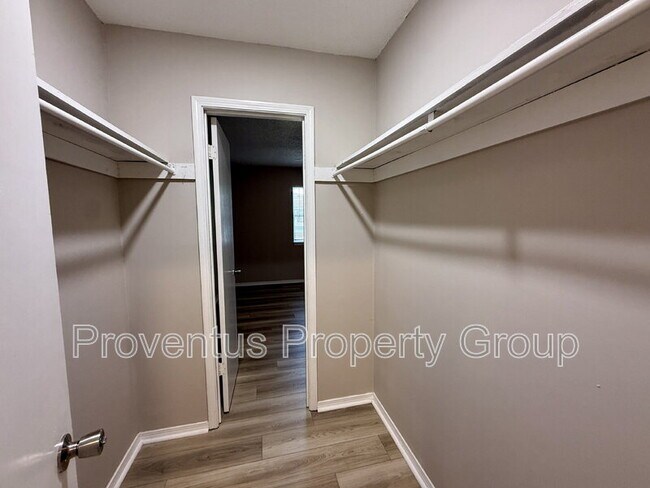Building Photo - 260 N Crow Rd