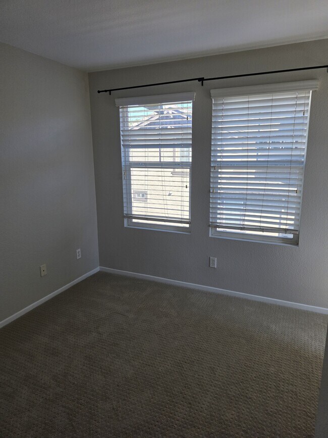 Building Photo - 16934 Laurel Hill Ln