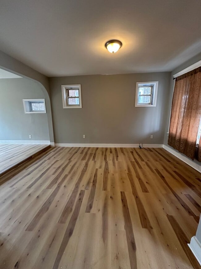 Building Photo - Beautifully Renovated 3-Bedroom Twin Home ...