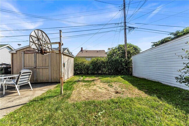 Building Photo - 4931 E 109th St