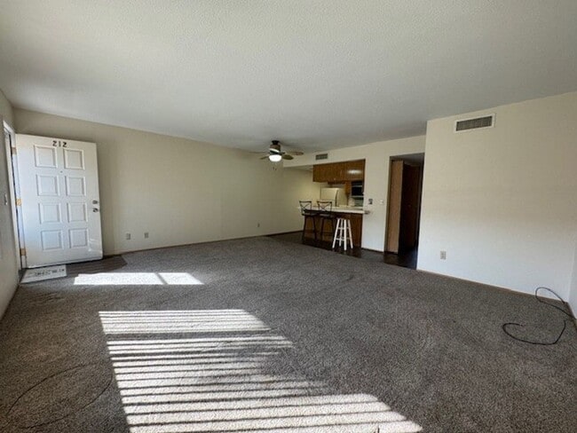 Building Photo - 1 BR 2Ba Condo across Colorado River, pool,spa,gated entry-All Appliances included