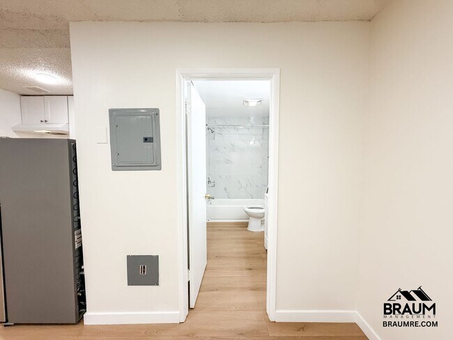 Building Photo - 5611 Fulcher Ave