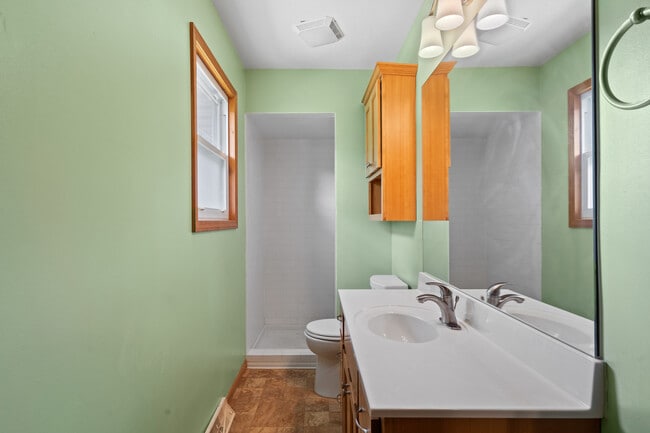 Building Photo - 1305 Jake Ln