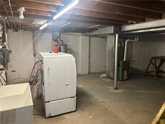 Building Photo - 511 Hickory St