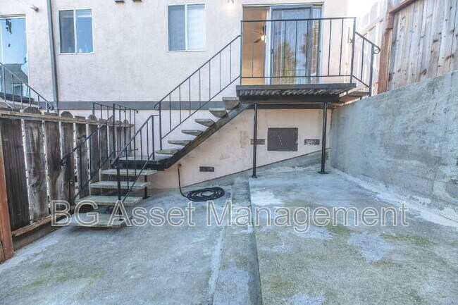 Building Photo - 547 Rodeo Ave