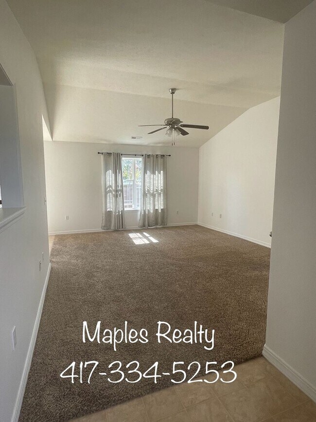 Building Photo - 3 Bedroom, 2 Bath Home for RENT in Hollister, MO