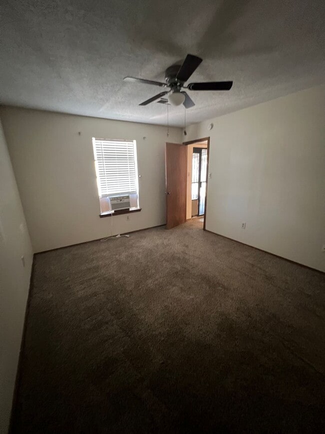 Building Photo - Taylor Ranch 3 Bedrooms 2 Bath 2/CG 1164/sf