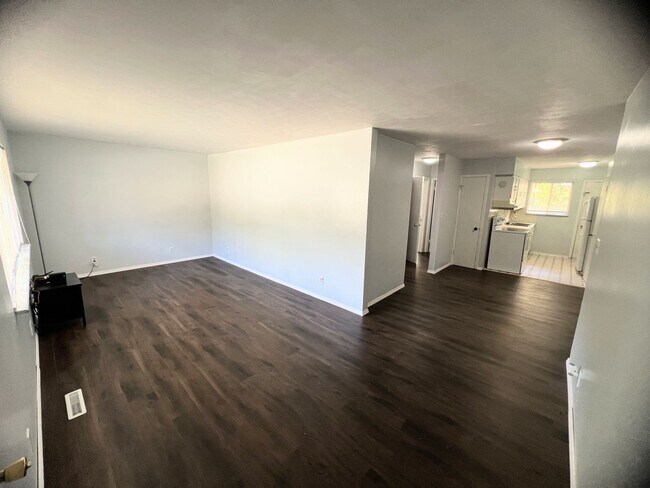 Building Photo - 109 Elliot