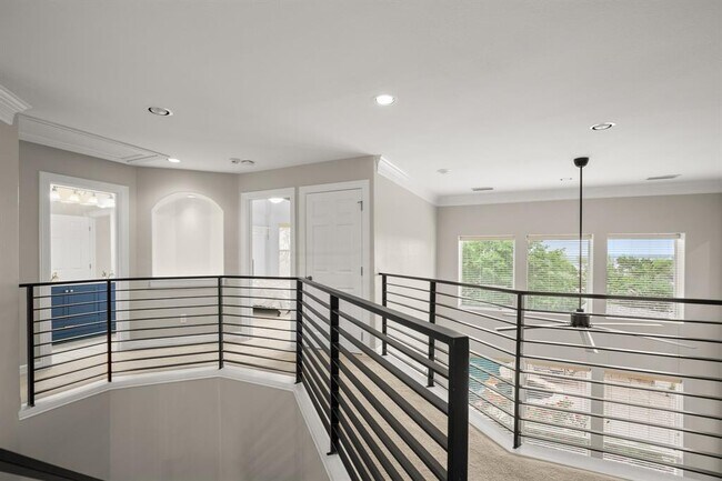 Building Photo - 601 Scenic Path