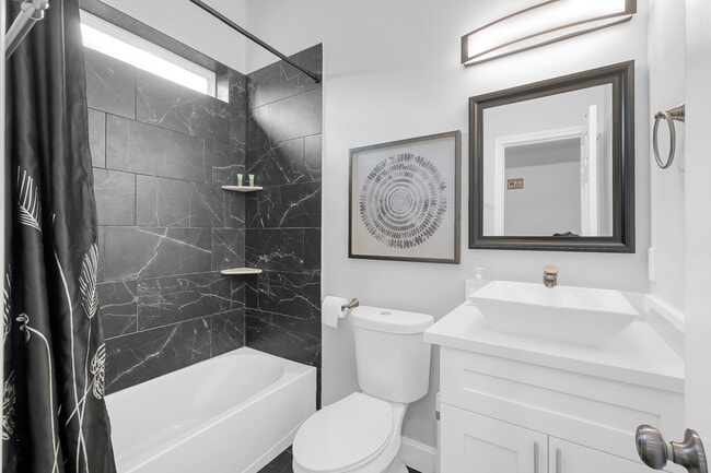 Building Photo - 2116 Oatfield Dr