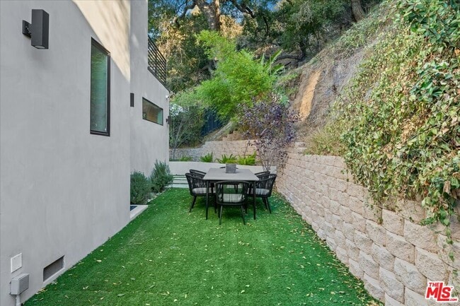 Building Photo - 2016 Stanley Hills Dr