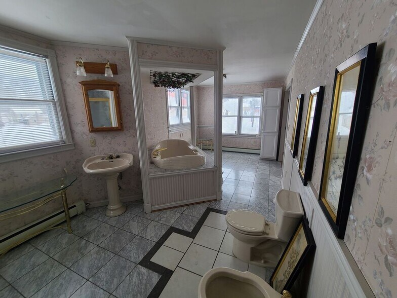 Building Photo - 608 Water St