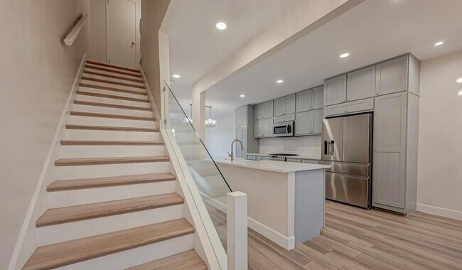 Building Photo - 7497 Brompton St