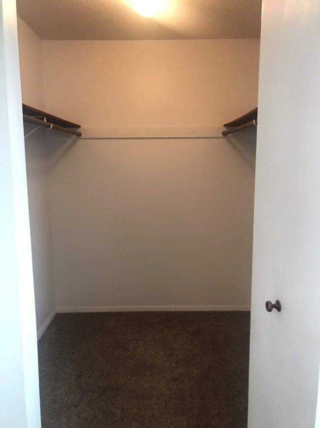 Building Photo - 440 22nd St E