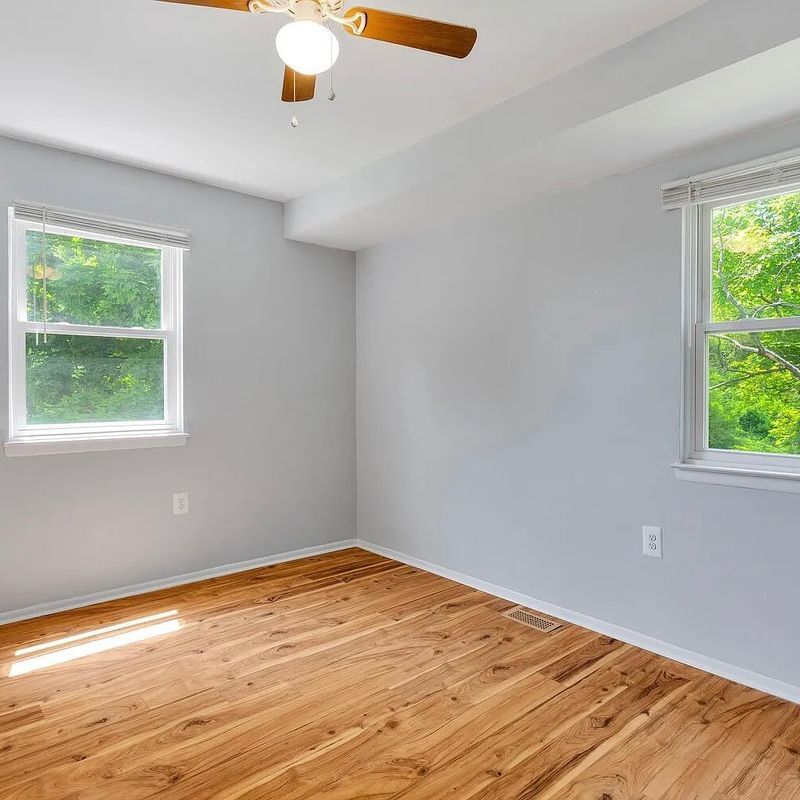 Building Photo - 8221 Tomlinson Ct