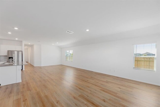 Building Photo - 627 Waterway Ave